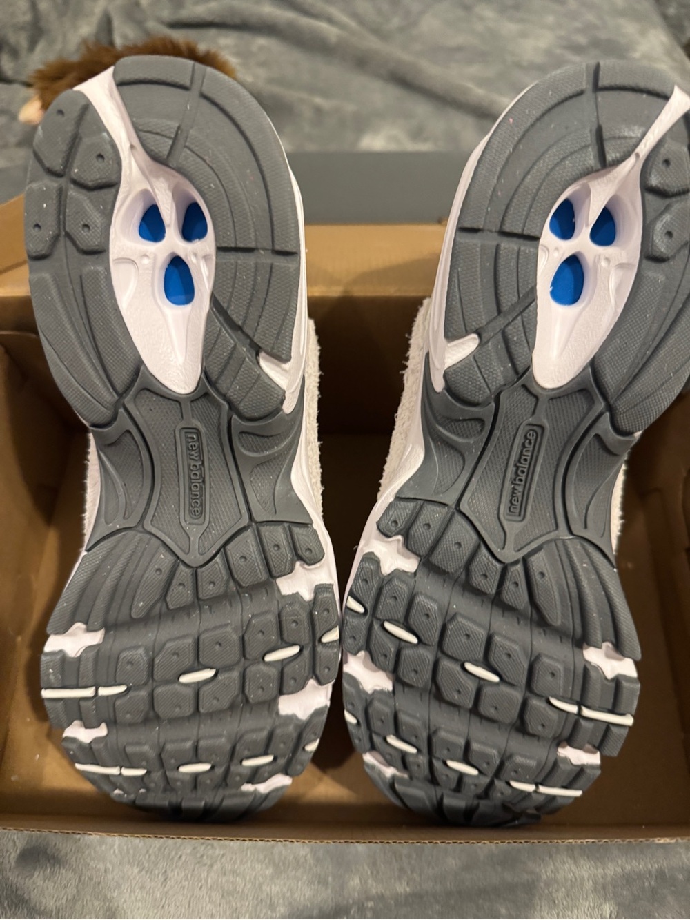 New Balance Women's Gray and Gray 530 - Picture 4 of 5